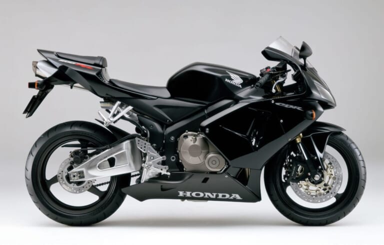 ホンダ CBR600RR|最新中古相場もわかる! 人気バイク歴代モデル図鑑:ホンダCBR600RR【初フルモデルチェンジ 2005年モデル】