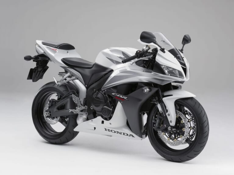ホンダ CBR600RR|最新中古相場もわかる! 人気バイク歴代モデル図鑑:ホンダCBR600RR【アグレッシブな2007年モデル】