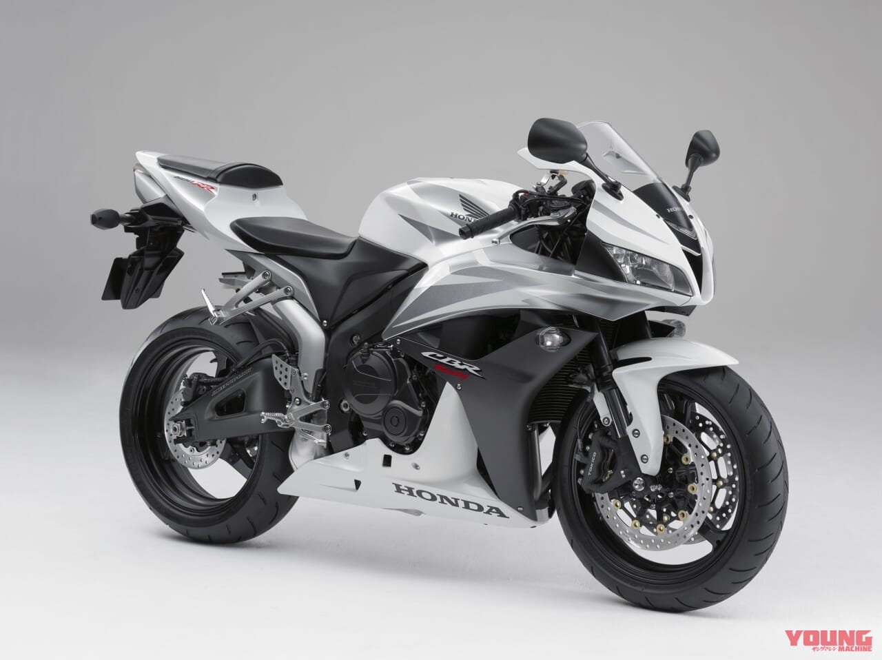 ホンダ CBR600RR|最新中古相場もわかる! 人気バイク歴代モデル図鑑:ホンダCBR600RR【アグレッシブな2007年モデル】