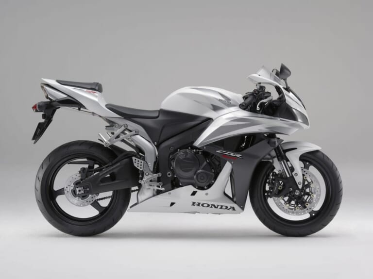 ホンダ CBR600RR|最新中古相場もわかる! 人気バイク歴代モデル図鑑:ホンダCBR600RR【アグレッシブな2007年モデル】