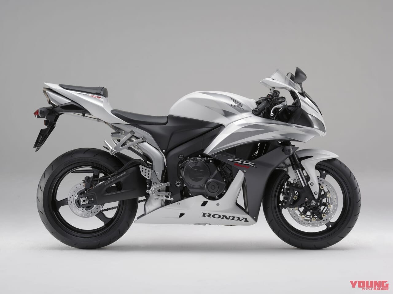 ホンダ CBR600RR|最新中古相場もわかる! 人気バイク歴代モデル図鑑:ホンダCBR600RR【アグレッシブな2007年モデル】