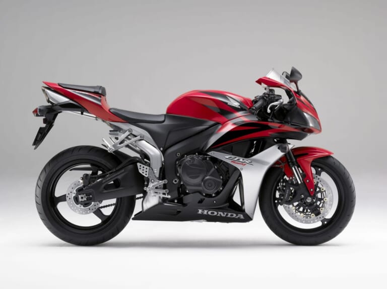 ホンダ CBR600RR|最新中古相場もわかる! 人気バイク歴代モデル図鑑:ホンダCBR600RR【アグレッシブな2007年モデル】