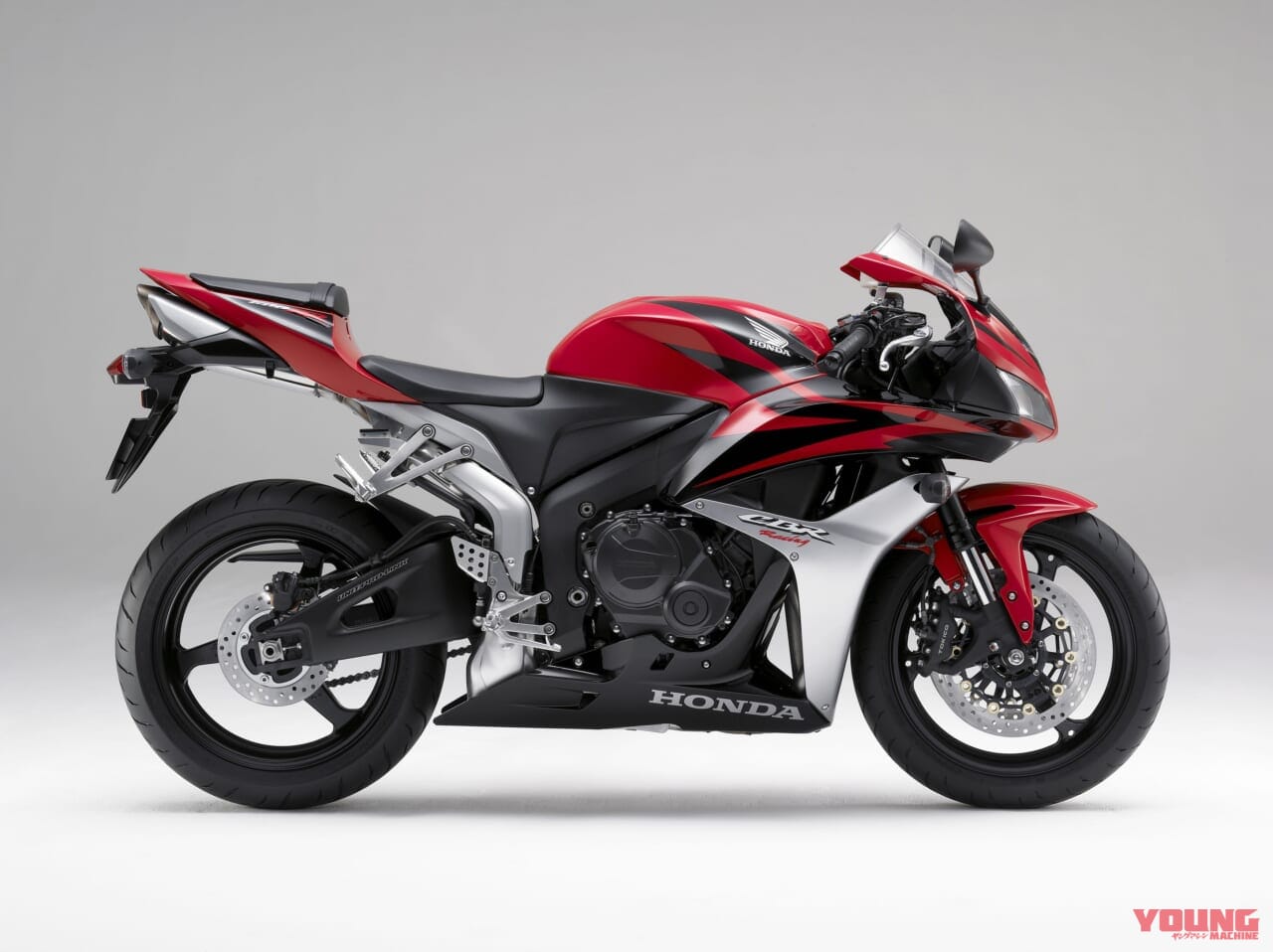 ホンダ CBR600RR|最新中古相場もわかる! 人気バイク歴代モデル図鑑:ホンダCBR600RR【アグレッシブな2007年モデル】