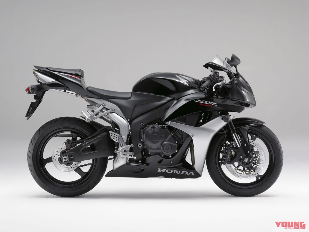 ホンダ CBR600RR|最新中古相場もわかる! 人気バイク歴代モデル図鑑:ホンダCBR600RR【アグレッシブな2007年モデル】