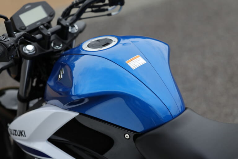 スズキ|ジクサー150|2025年モデル|「良心的」「燃費もスゲェ!」特別なものは何もない、なのに好バランス……スズキ「ジクサー150」試乗インプレッション