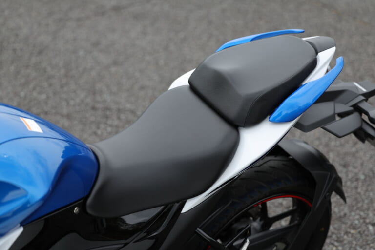 スズキ|ジクサー150|2025年モデル|「良心的」「燃費もスゲェ!」特別なものは何もない、なのに好バランス……スズキ「ジクサー150」試乗インプレッション