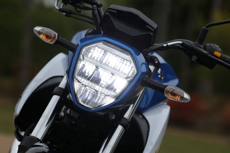 スズキ|ジクサー150|2025年モデル|「良心的」「燃費もスゲェ!」特別なものは何もない、なのに好バランス……スズキ「ジクサー150」試乗インプレッション