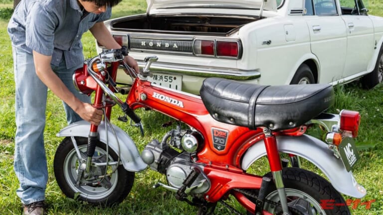 前輪とハンドルが取れちゃう！ 初代ダックスホンダの秘技「前輪分離機構」を使って、実際クルマのトランクへ積む