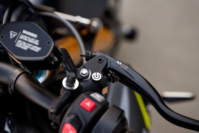 Triumph SPEED TRIPLE 1200 RX|世界限定1200台! トライアンフが究極のハンドリングマシン新型「スピードトリプル1200RX」を発表