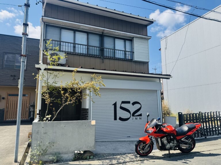 一日一組限定のリノベ宿! 静岡県浜松市に開業した「ライダーの秘密基地」が魅力的すぎる