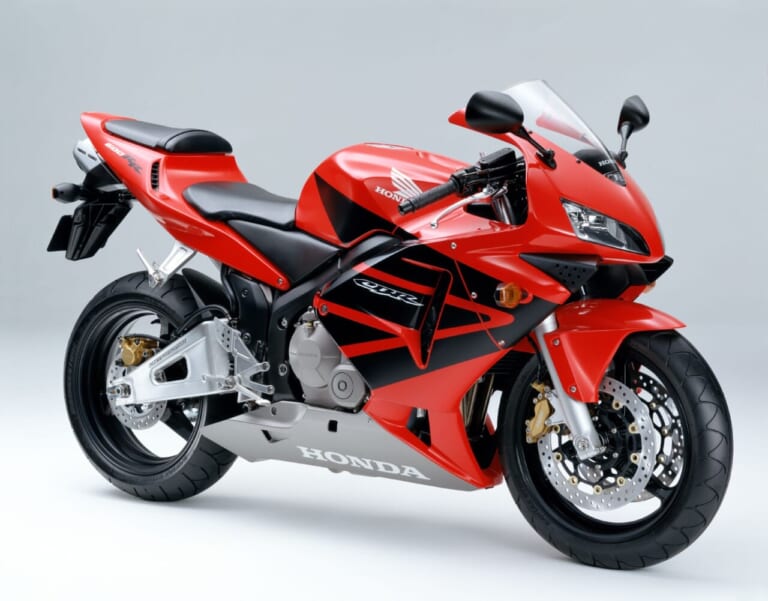 ホンダ CBR600RR|最新中古相場もわかる! 人気バイク歴代モデル図鑑:ホンダCBR600RR【記念すべき初代2003年モデル】