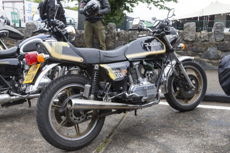 マン島TTで見つけたレアなバイク36選! 欧州で大切に乗られている日本車、トンデモカスタムの欧州車も?|マン島TTで見つけたレアなバイク36選! 欧州で大切に乗られている日本車、トンデモカスタムの欧州車も?