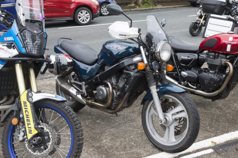 マン島TTで見つけたレアなバイク36選! 欧州で大切に乗られている日本車、トンデモカスタムの欧州車も?|マン島TTで見つけたレアなバイク36選! 欧州で大切に乗られている日本車、トンデモカスタムの欧州車も?