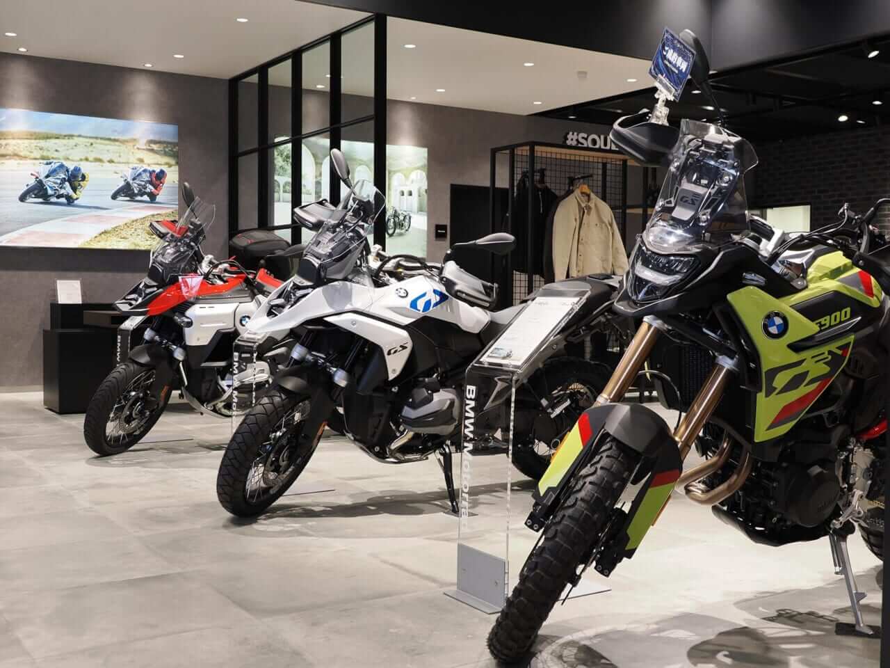 ショールーム｜モトラッドミツオカ堺｜新たな店舗デザインにBMWユーザーが集う。モトラッドミツオカ堺店が6月移転OPEN