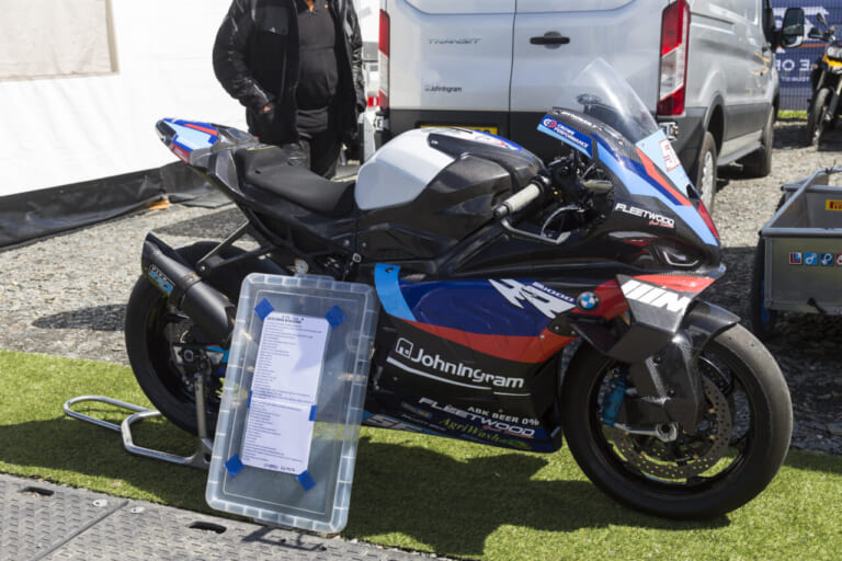 マン島TTで見つけたレアなバイク36選! 欧州で大切に乗られている日本車、トンデモカスタムの欧州車も?|マン島TTで見つけたレアなバイク36選! 欧州で大切に乗られている日本車、トンデモカスタムの欧州車も?