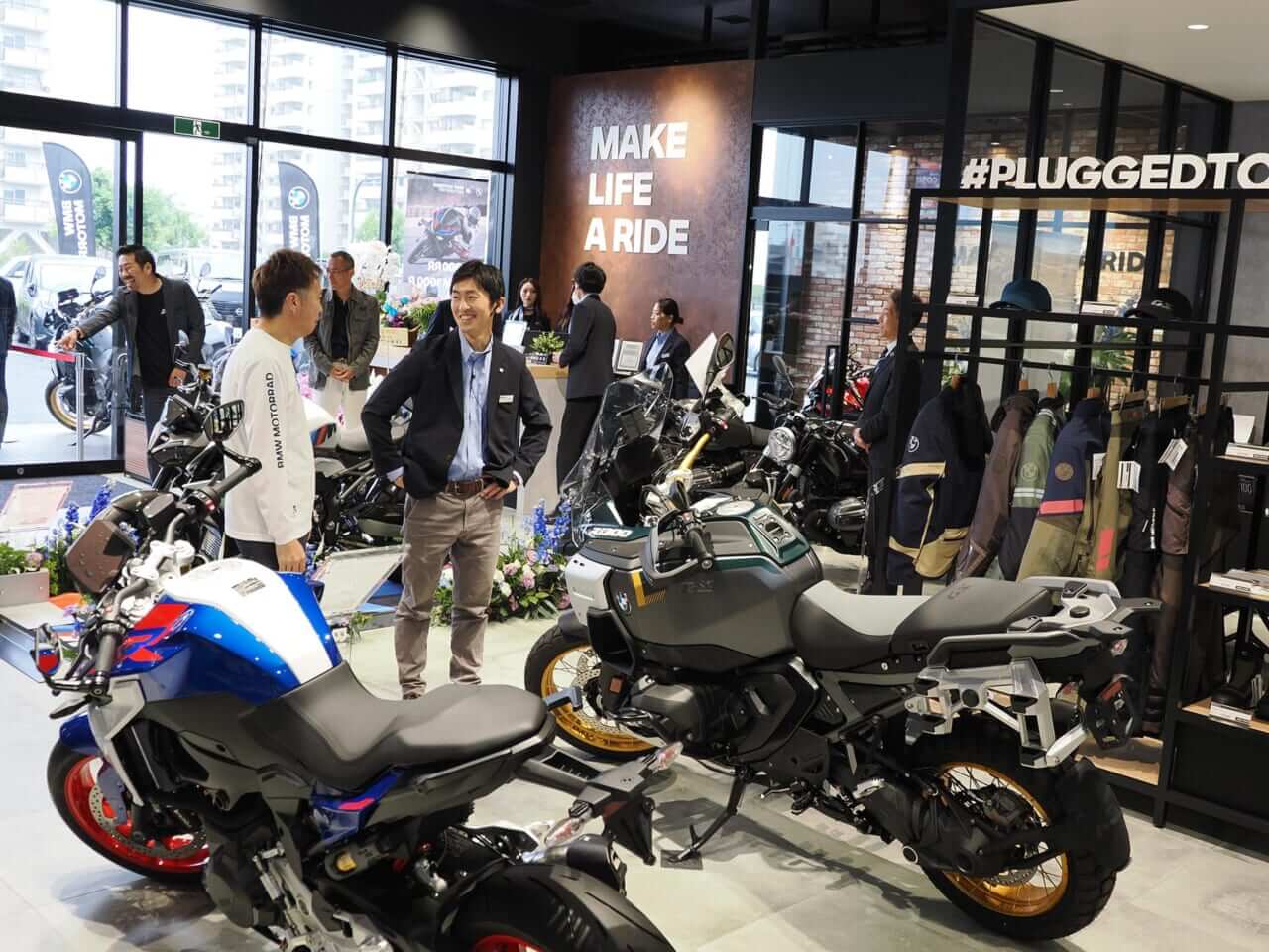 ｜新たな店舗デザインにBMWユーザーが集う。モトラッドミツオカ堺店が6月移転OPEN