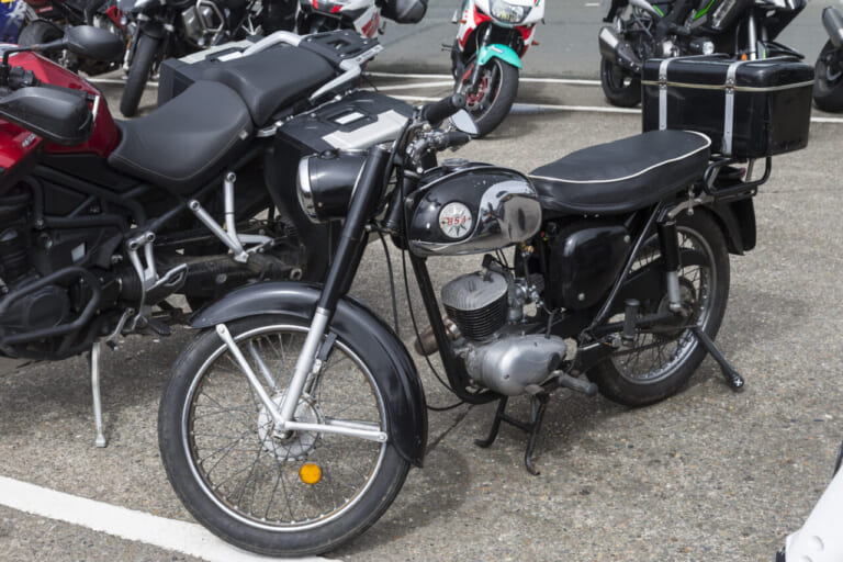 マン島TTで見つけたレアなバイク36選! 欧州で大切に乗られている日本車、トンデモカスタムの欧州車も?|マン島TTで見つけたレアなバイク36選! 欧州で大切に乗られている日本車、トンデモカスタムの欧州車も?