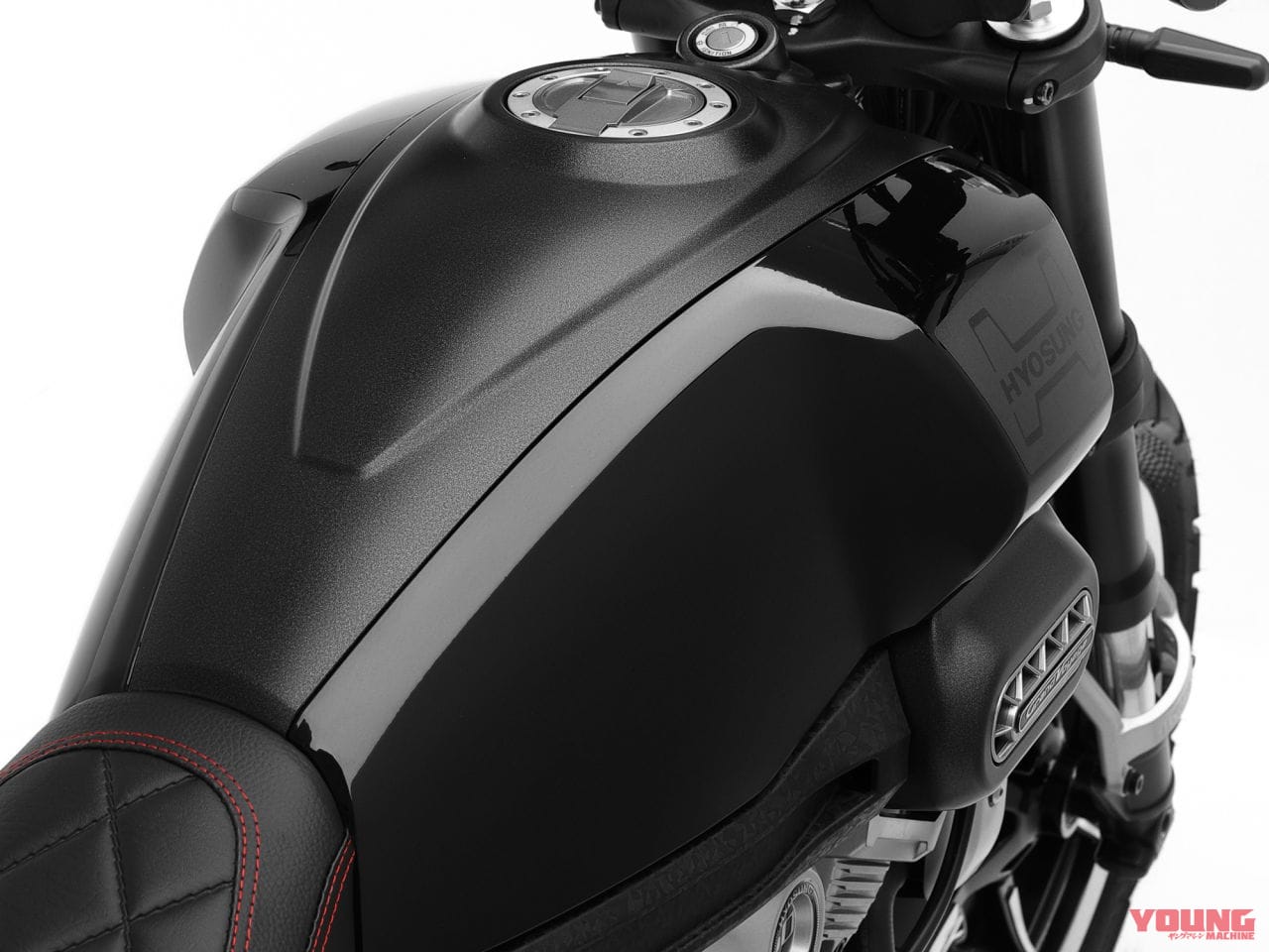 ヒョースン|GX125Xロードスター|水冷V型2気筒エンジンの原付二種、新型登場!! ヒョースン「GV125Xロードスター」7月上旬発売へ