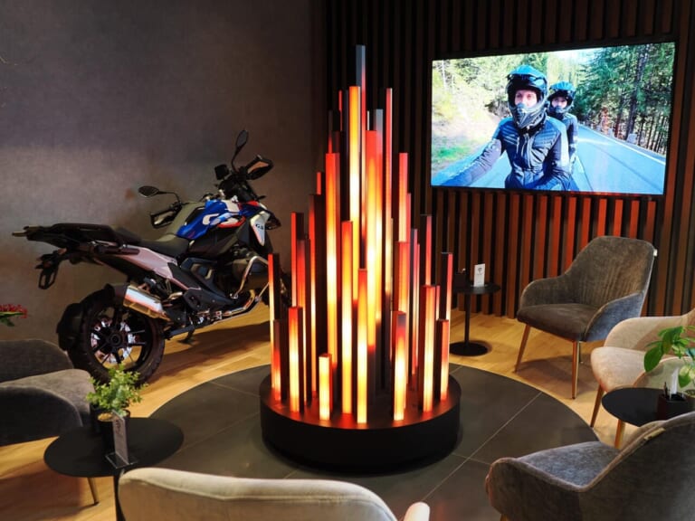 ファイヤープレイス｜モトラッドミツオカ堺｜新たな店舗デザインにBMWユーザーが集う。モトラッドミツオカ堺店が6月移転OPEN