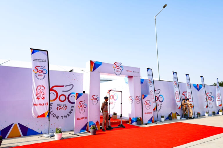 記念式典|【1日で最大16万台を売る?! 】脅威のバイク巨大市場「インド」でホンダ 二輪車生産5億台記念式典に参加してきた