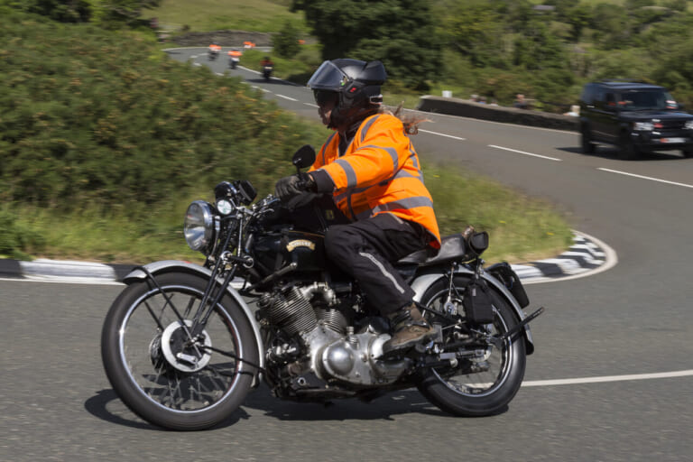 マン島TTで見つけたレアなバイク36選! 欧州で大切に乗られている日本車、トンデモカスタムの欧州車も?|マン島TTで見つけたレアなバイク36選! 欧州で大切に乗られている日本車、トンデモカスタムの欧州車も?