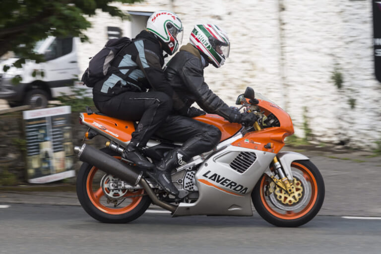 マン島TTで見つけたレアなバイク36選! 欧州で大切に乗られている日本車、トンデモカスタムの欧州車も?|マン島TTで見つけたレアなバイク36選! 欧州で大切に乗られている日本車、トンデモカスタムの欧州車も?