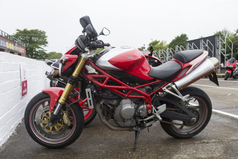 マン島TTで見つけたレアなバイク36選! 欧州で大切に乗られている日本車、トンデモカスタムの欧州車も?|マン島TTで見つけたレアなバイク36選! 欧州で大切に乗られている日本車、トンデモカスタムの欧州車も?