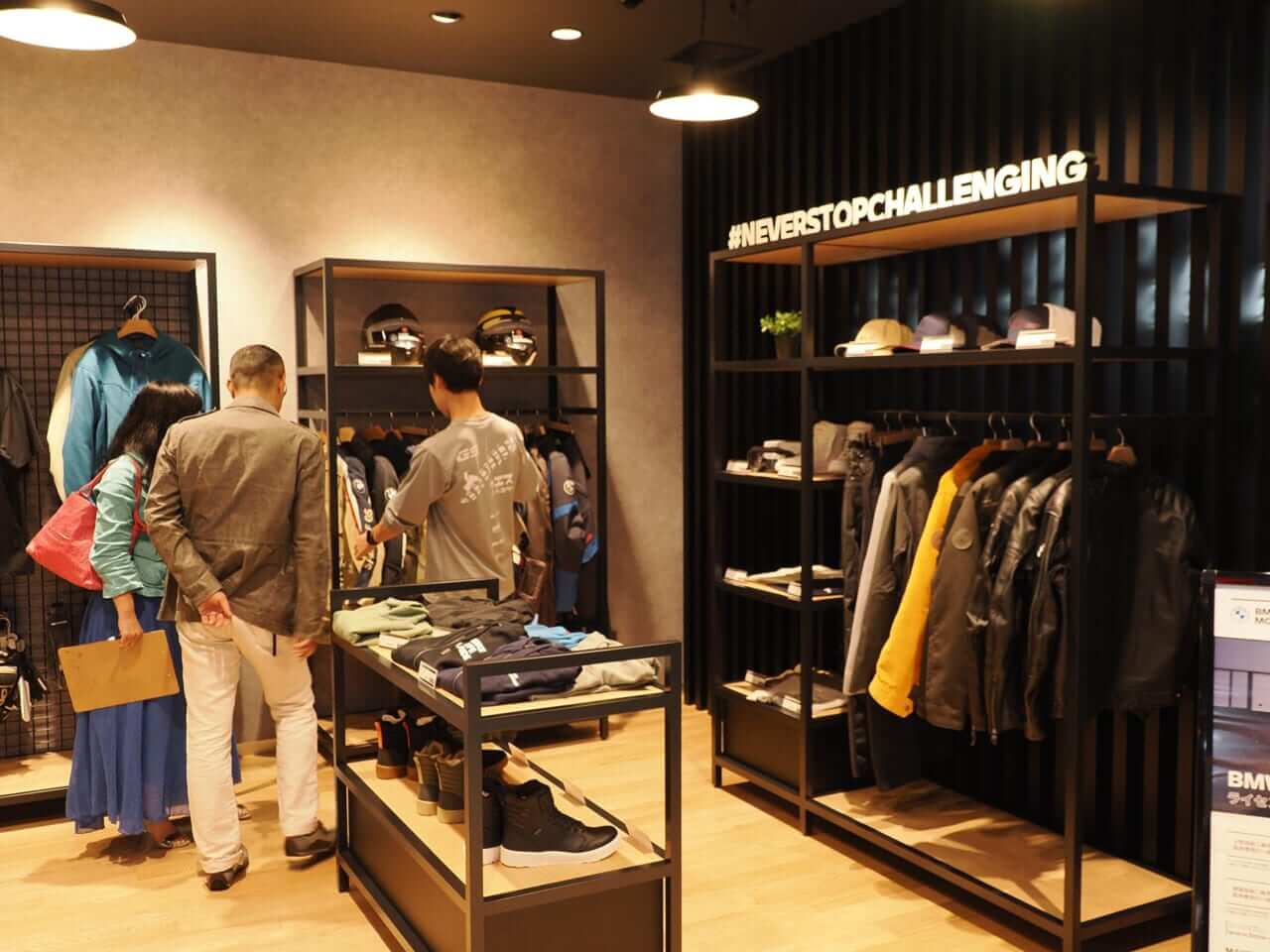 ウエア｜モトラッドミツオカ堺｜新たな店舗デザインにBMWユーザーが集う。モトラッドミツオカ堺店が6月移転OPEN