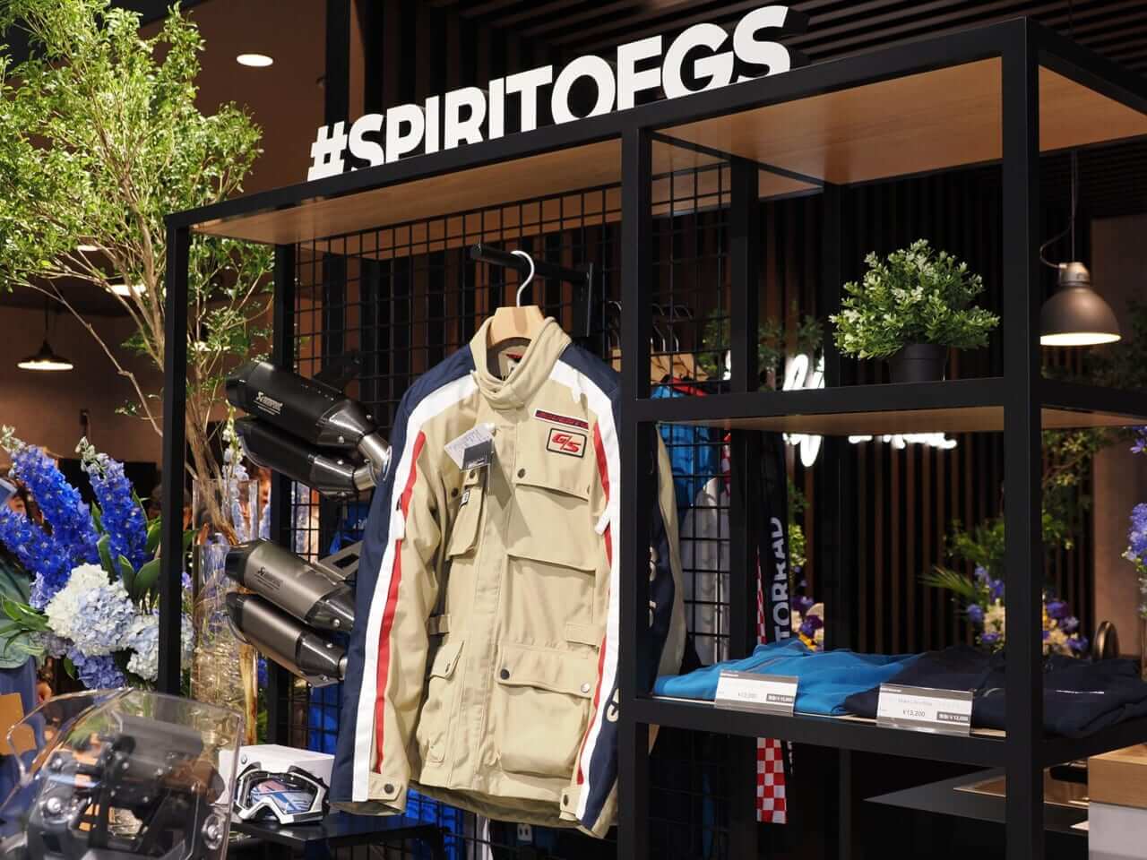 ウエア｜モトラッドミツオカ堺｜新たな店舗デザインにBMWユーザーが集う。モトラッドミツオカ堺店が6月移転OPEN
