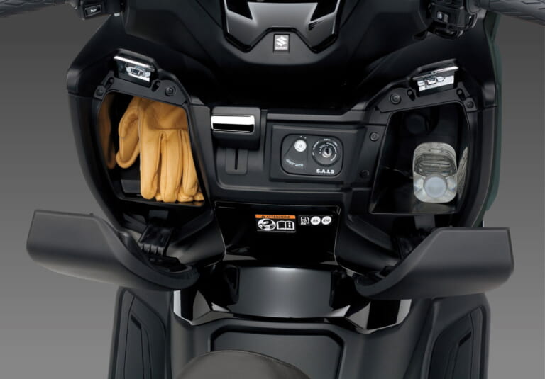 スズキ|バーグマン400|イギリス仕様|2025年モデル|今度の「バーグマン400」はゴールドホイール! 英スズキがニューカラー3色を発表、日本使用にも導入?