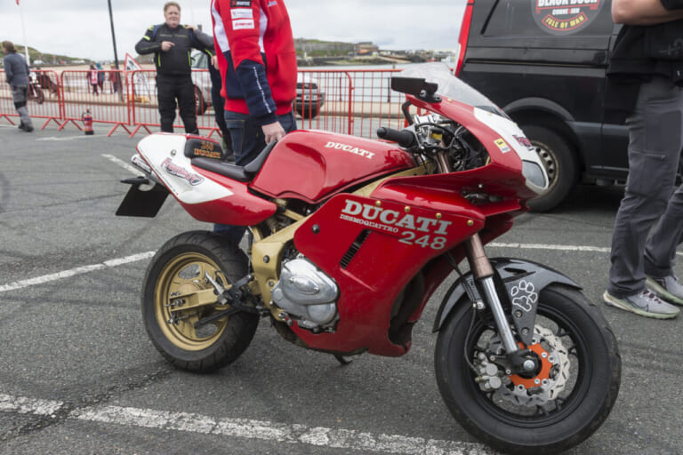 マン島TTで見つけたレアなバイク36選! 欧州で大切に乗られている日本車、トンデモカスタムの欧州車も?|マン島TTで見つけたレアなバイク36選! 欧州で大切に乗られている日本車、トンデモカスタムの欧州車も?