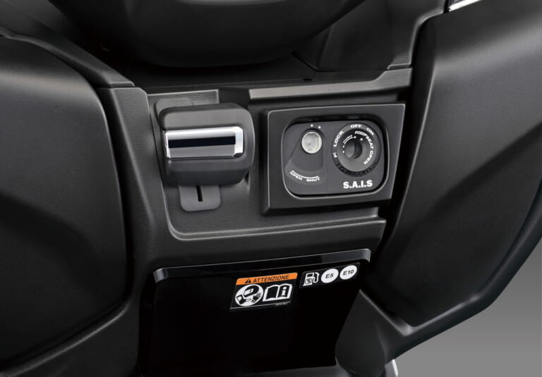 スズキ|バーグマン400|イギリス仕様|2025年モデル|今度の「バーグマン400」はゴールドホイール! 英スズキがニューカラー3色を発表、日本使用にも導入?