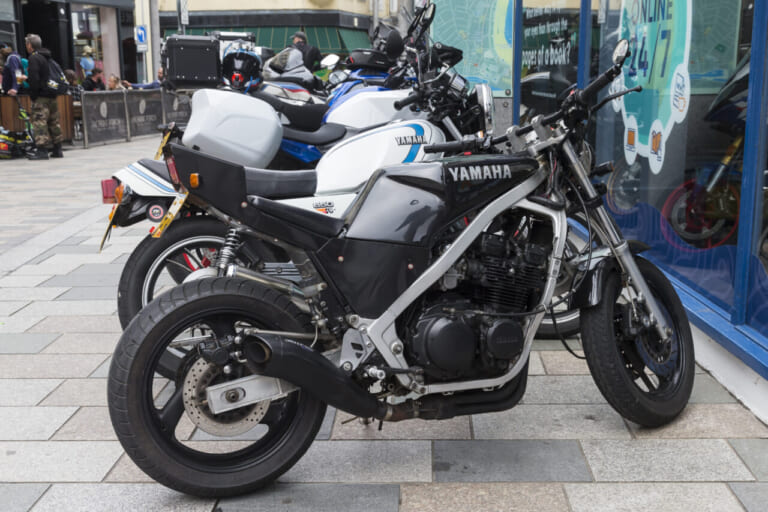 マン島TTで見つけたレアなバイク36選! 欧州で大切に乗られている日本車、トンデモカスタムの欧州車も?|マン島TTで見つけたレアなバイク36選! 欧州で大切に乗られている日本車、トンデモカスタムの欧州車も?