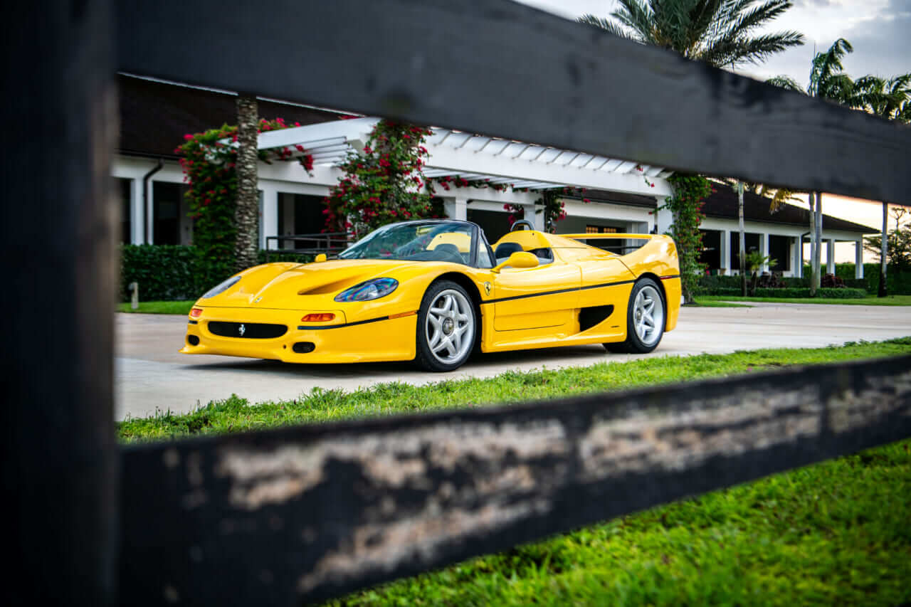 フェラーリ創立50周年記念モデルのF50｜「F1部門と市販車部門がタッグを組んだ」唯一無二のフェラーリ! V12搭載のF50こそ「公道を走れる直系マシン」その伝説と魅力に迫る