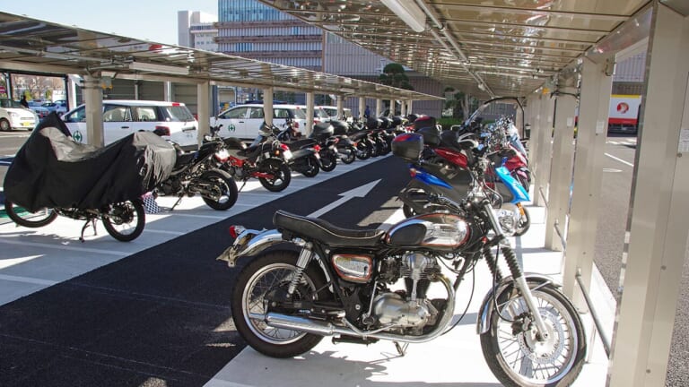 千葉市役所バイク駐車場｜[バイク駐車場問題]千葉市の拡充取り組みを調査：125ccバイクを駐輪場へ積極的に受け入れていた