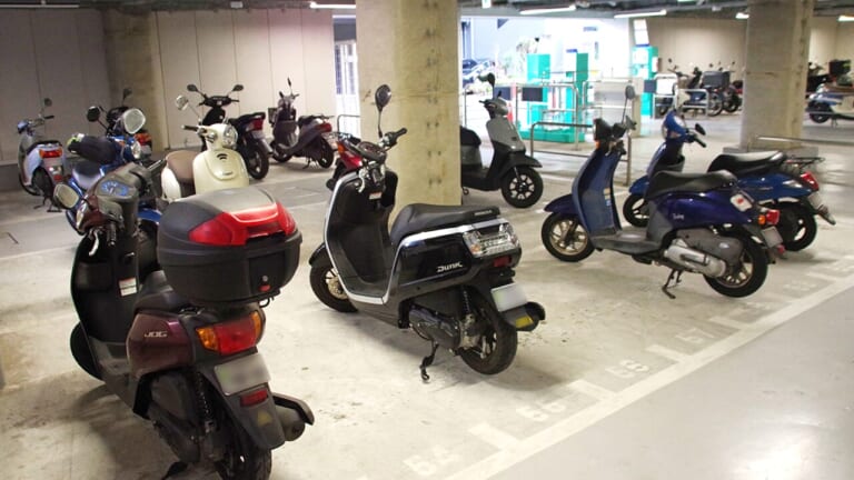 千葉駅西口第1自転車駐車場｜[バイク駐車場問題]千葉市の拡充取り組みを調査：125ccバイクを駐輪場へ積極的に受け入れていた
