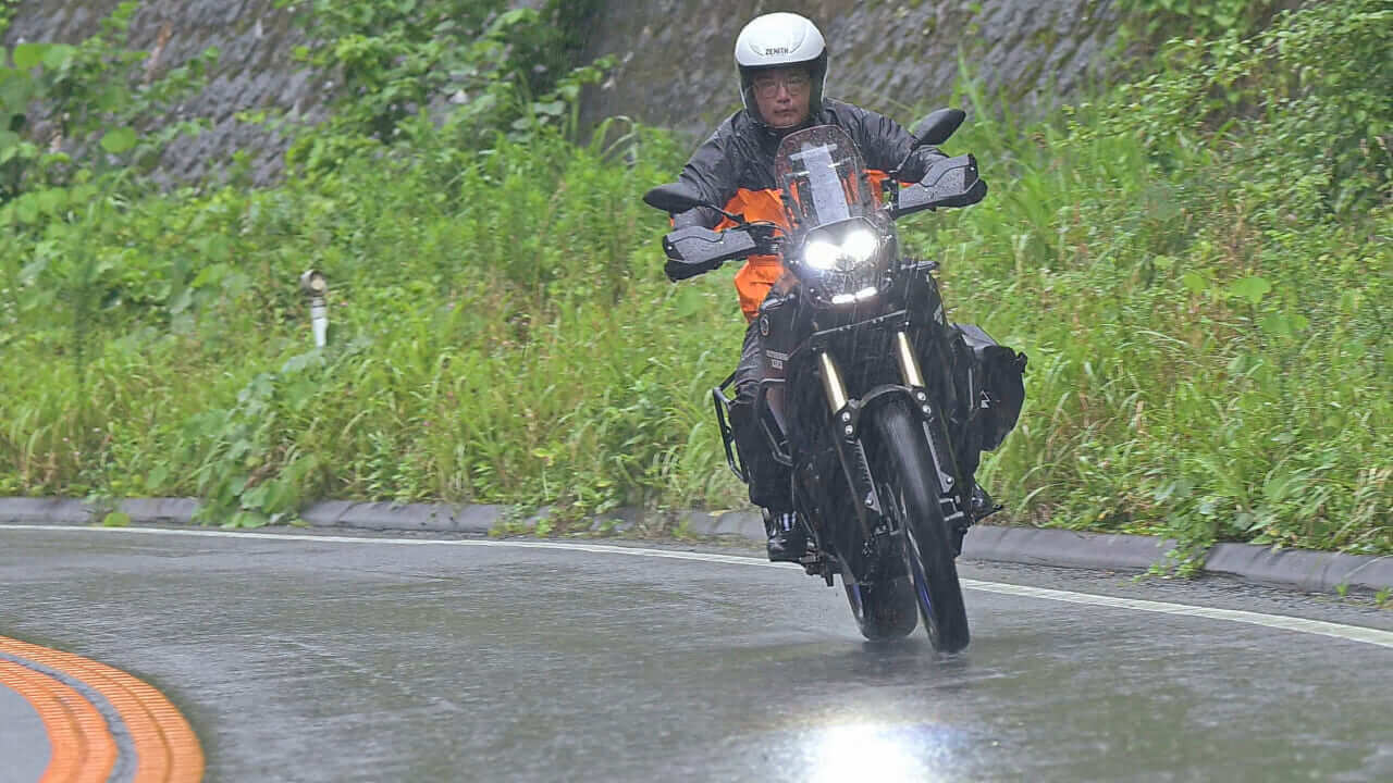 ｜ワイズギアのレインウエア「YAR30 サイバーテックスII ダブルガードレインスーツ」を着て、雨中で実走してみた!