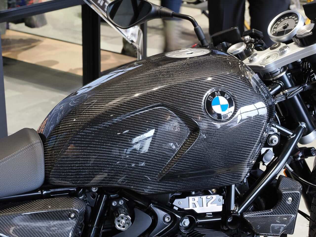 R12｜リーガルウエポン｜TRIJYA｜新たな店舗デザインにBMWユーザーが集う。モトラッドミツオカ堺店が6月移転OPEN