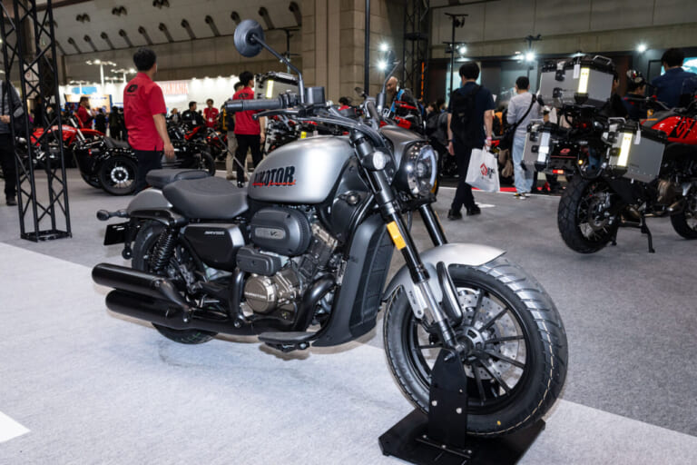 QJMOTOR SRV 250 A｜「AT免許で運転できる!」Vツイン搭載の軽二輪クルーザー！ QJMOTOR「SRV250A」が69万8000円で登場