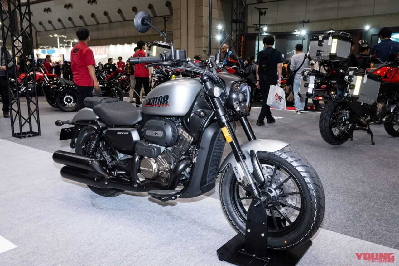 QJMOTOR SRV 250 A|「AT免許で運転できる!」Vツイン搭載の軽二輪クルーザー! QJMOTOR「SRV250A」が69万8000円で登場