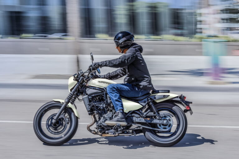 カワサキ|エリミネーター|2026年モデル|カワサキ「エリミネーター」シリーズ、早くも2026年モデルへ!! SEに新色ホワイト登場&マット色復活、STDはレッド系も初披露