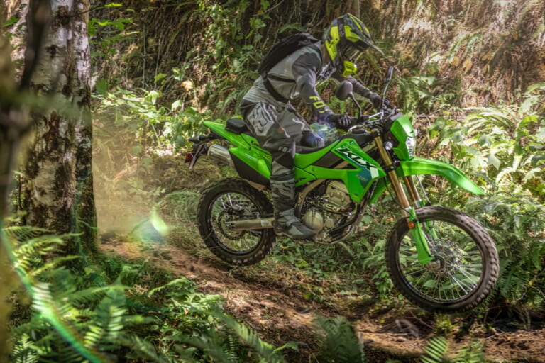 カワサキ|KLX300|北米仕様|2026年モデル|カワサキ「KLX300/SM」2026年モデル登場! パワフルな水冷292cc単気筒の“闘う4スト”に新色【北米】