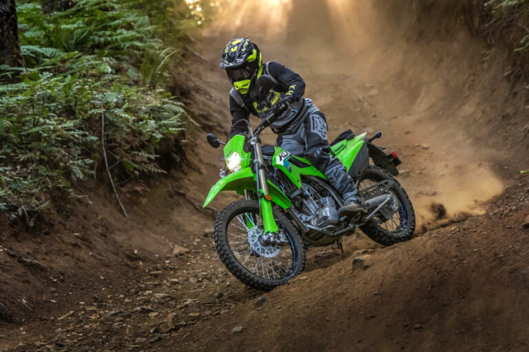 カワサキ|KLX300|北米仕様|2026年モデル|カワサキ「KLX300/SM」2026年モデル登場! パワフルな水冷292cc単気筒の“闘う4スト”に新色【北米】