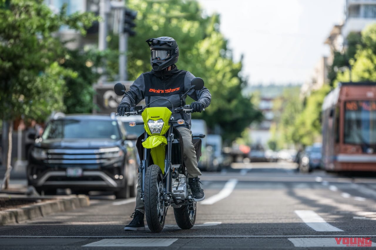 |カワサキ「KLX300/SM」2026年モデル登場! パワフルな水冷292cc単気筒の“闘う4スト”に新色【北米】