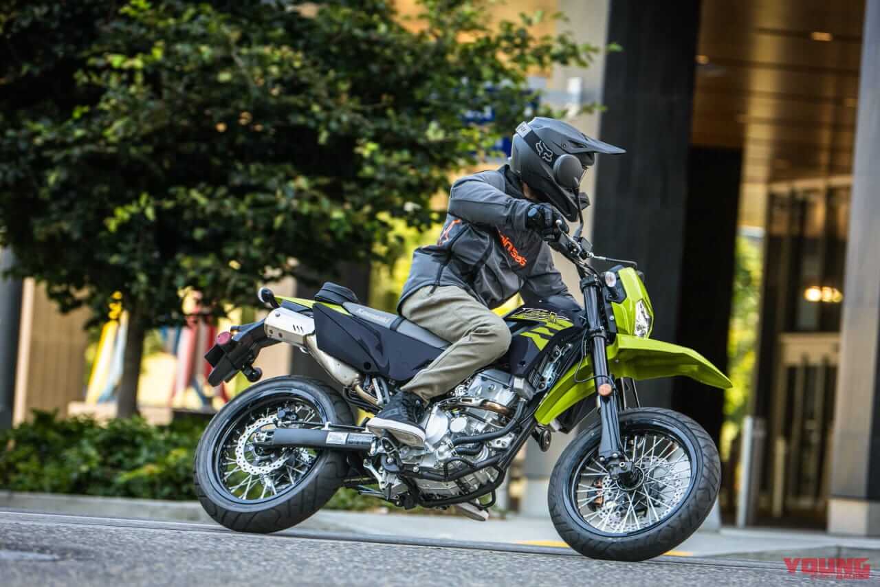 |カワサキ「KLX300/SM」2026年モデル登場! パワフルな水冷292cc単気筒の“闘う4スト”に新色【北米】