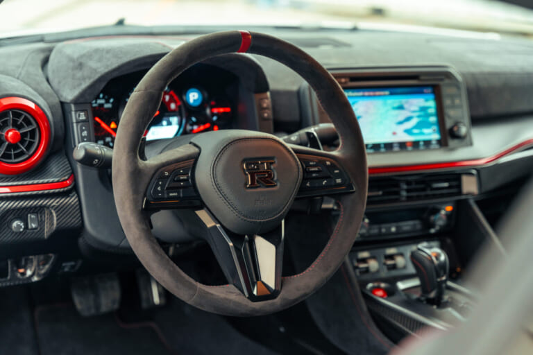 GT-R50 インテリア｜【超希少】わずか19台の「GT-R50」が1.8億円で落札! 幻の限定車に秘められた超絶性能とは?