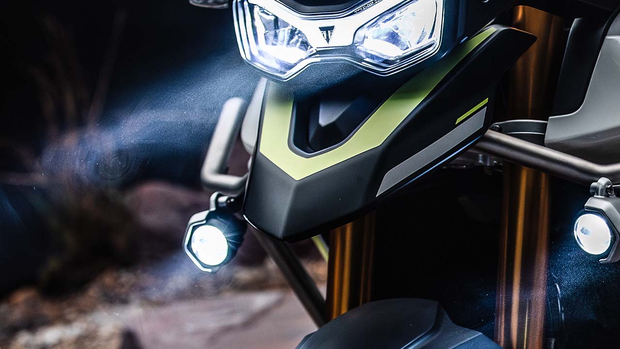 ｜「どこから違反？ 迷惑？」アドベンチャーバイクやSUVに似合う「フォグランプ」の本来の役割とは
