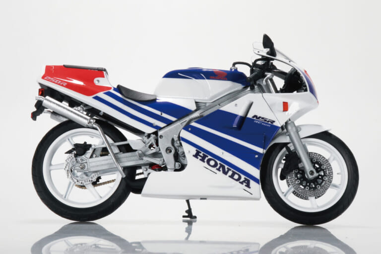 青島文化教材社1/12 完成品バイク Honda NSR250R '89｜【ホンダNSR250R ’89】青島文化教材社より伝説のMC18型が完成品スケールモデルとして登場
