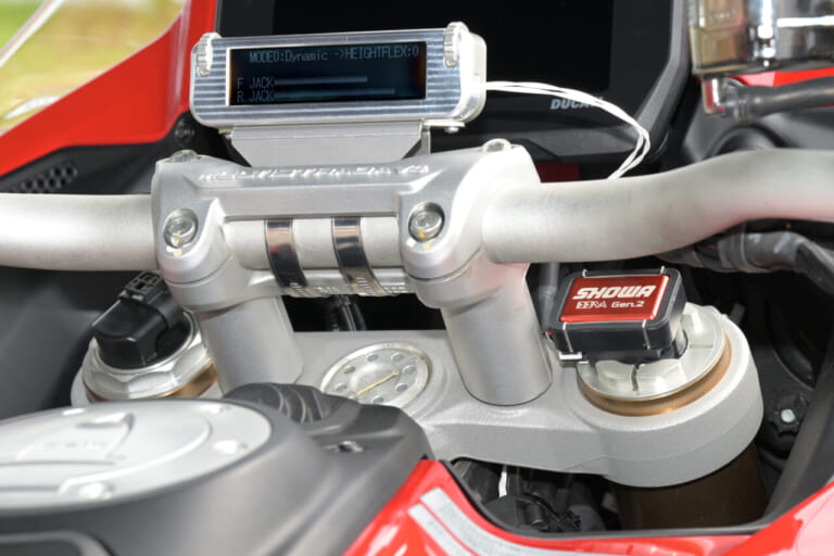 Astemo|SHOWA EERA Gen2|SHOWAの『後付け可能』な新世代サスペンションが凄い! 足着き改善の自動車高調整もギヤ式に進化【Astemoテックショー2025】