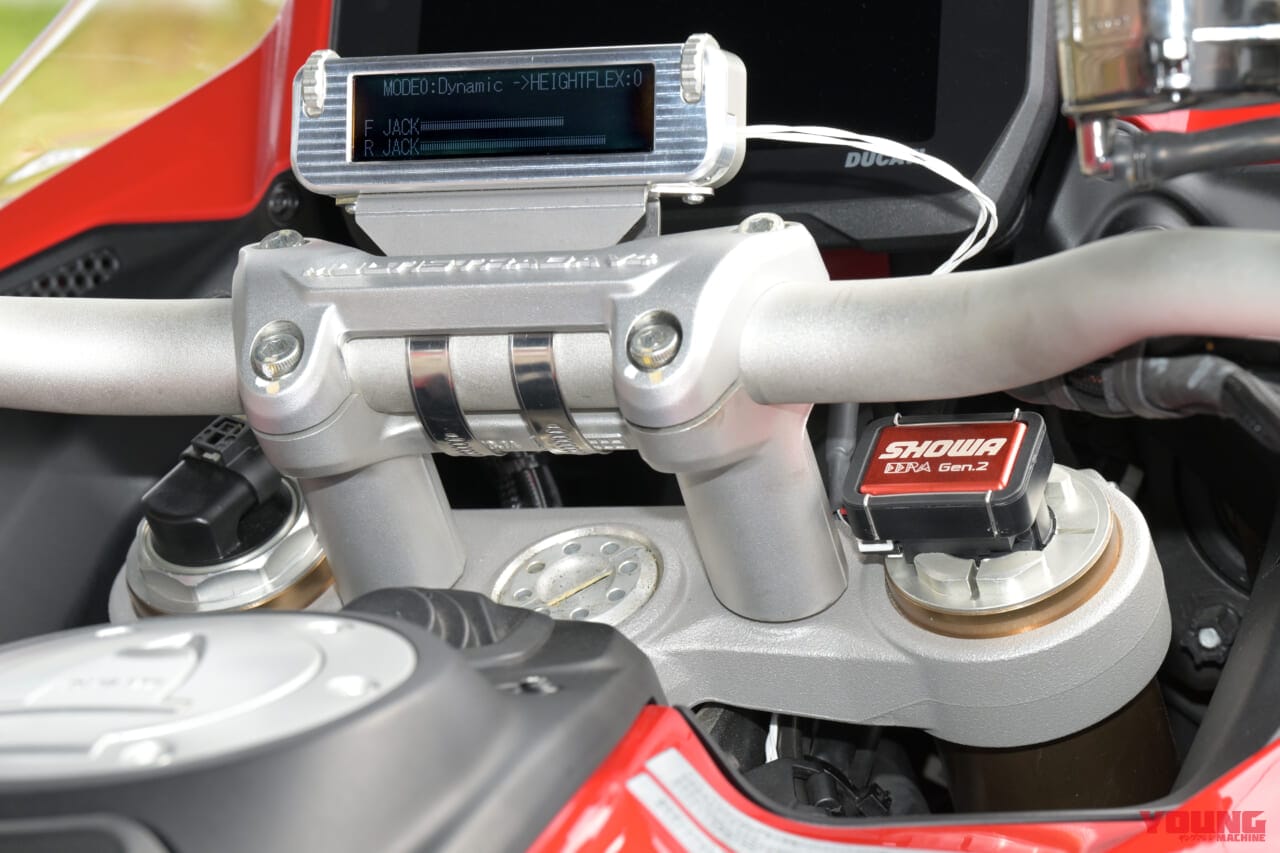|SHOWAの『後付け可能』な新世代サスペンションが凄い! 足着き改善の自動車高調整もギヤ式に進化【Astemoテックショー2025】